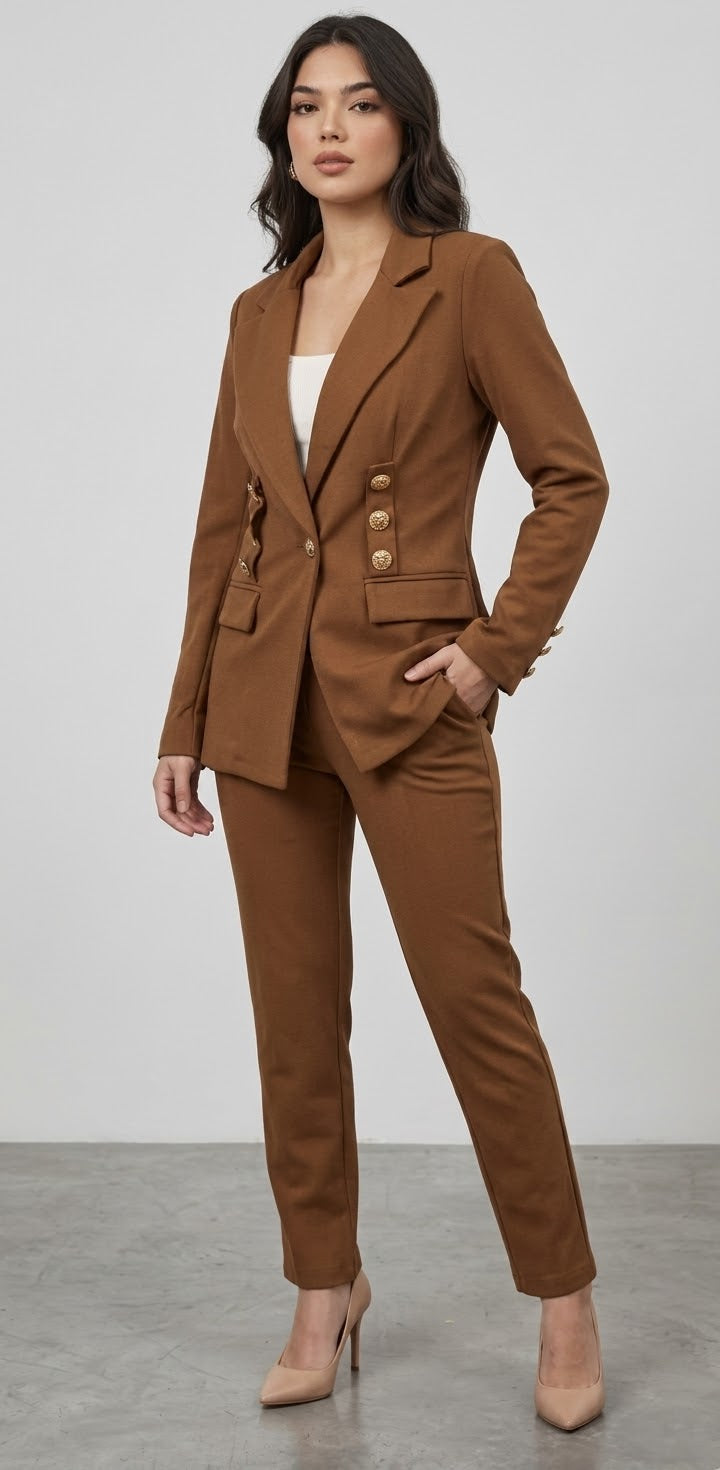 Completo Tailleur Elegante con Bottoni Gioiello Dorati – Taglia Unica