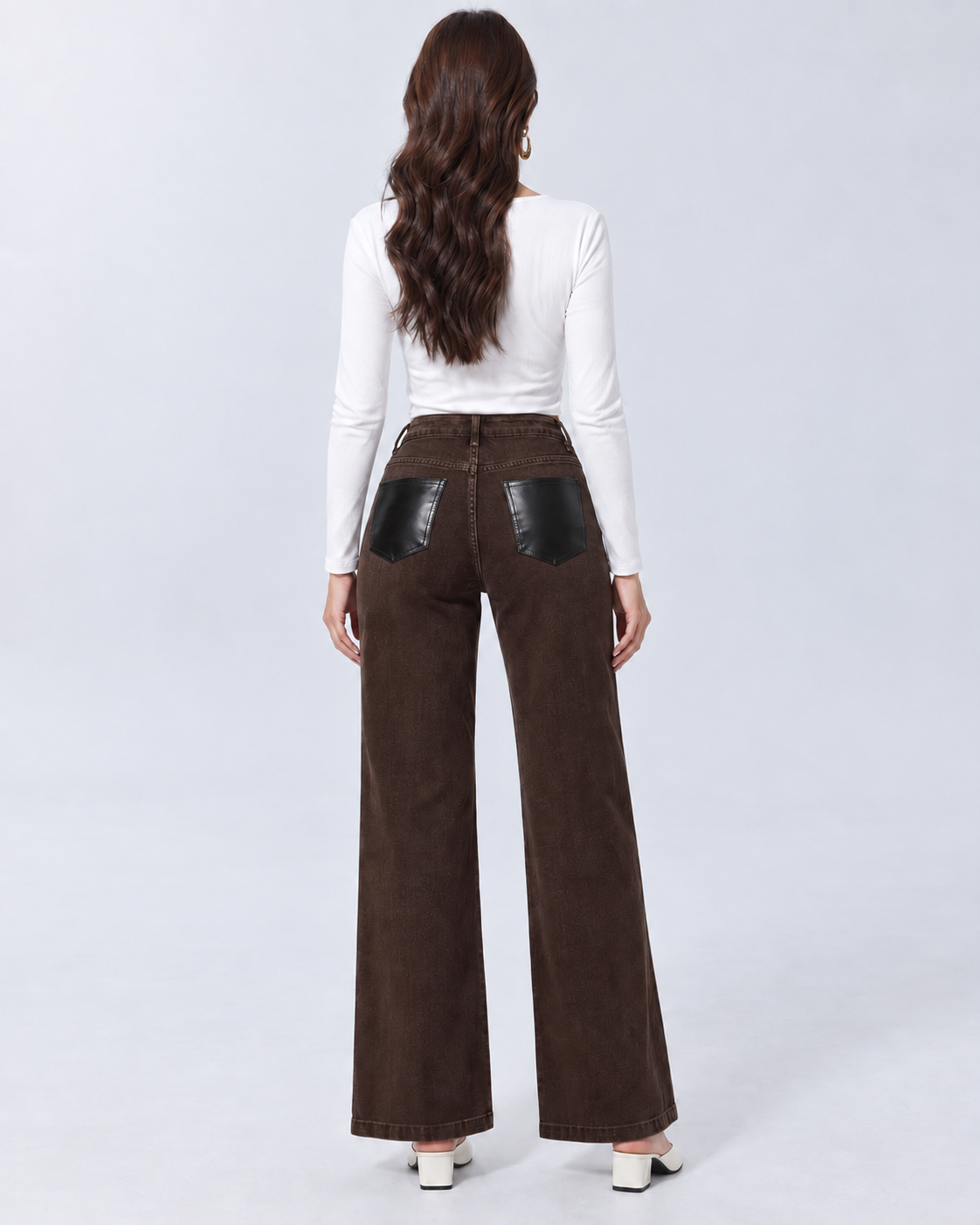 Jeans Wide Leg Marrone con Patch Nera